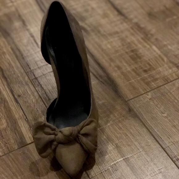 Bow Tie Suede High Heels - Picture 2 of 4